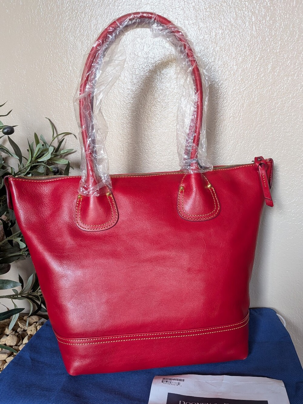 Beautiful! NWT Dooney and Bourke Florentine Tulip Shopper Tote in RED - Picture 2 of 8